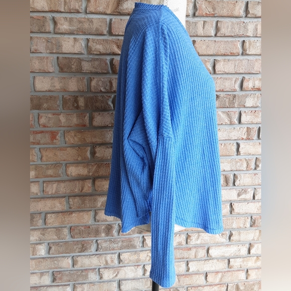 Out from Under Urban Outfitters Blue Textured Button Front Boho Top. - Picture 5 of 9